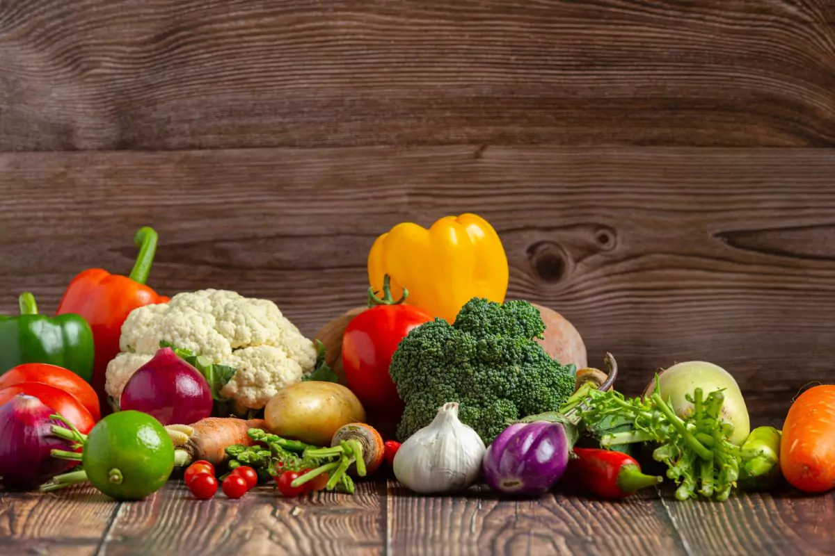 legumes variados numa mesa